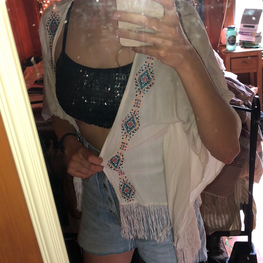 White kimono with Aztec detailing